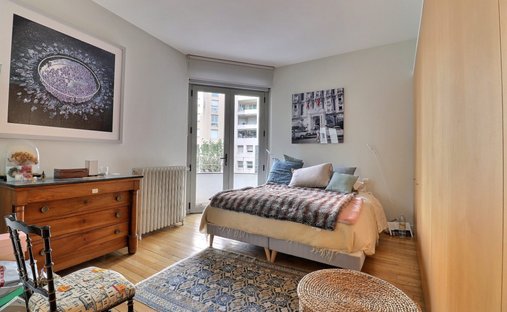 Castle for Sale in Clermont-Ferrand, Auvergne-Rhône-Alpes, France