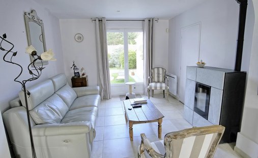 North Caen, Castle (12 Bedrooms) By The Seaside With Outbuildings Set In 1.1 Ha (2.47 Acres) Of Encl