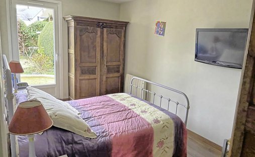 North Caen, Castle (12 Bedrooms) By The Seaside With Outbuildings Set In 1.1 Ha (2.47 Acres) Of Encl