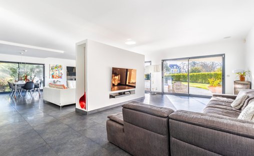 Castle for Sale in Bouliac, Nouvelle-Aquitaine, France