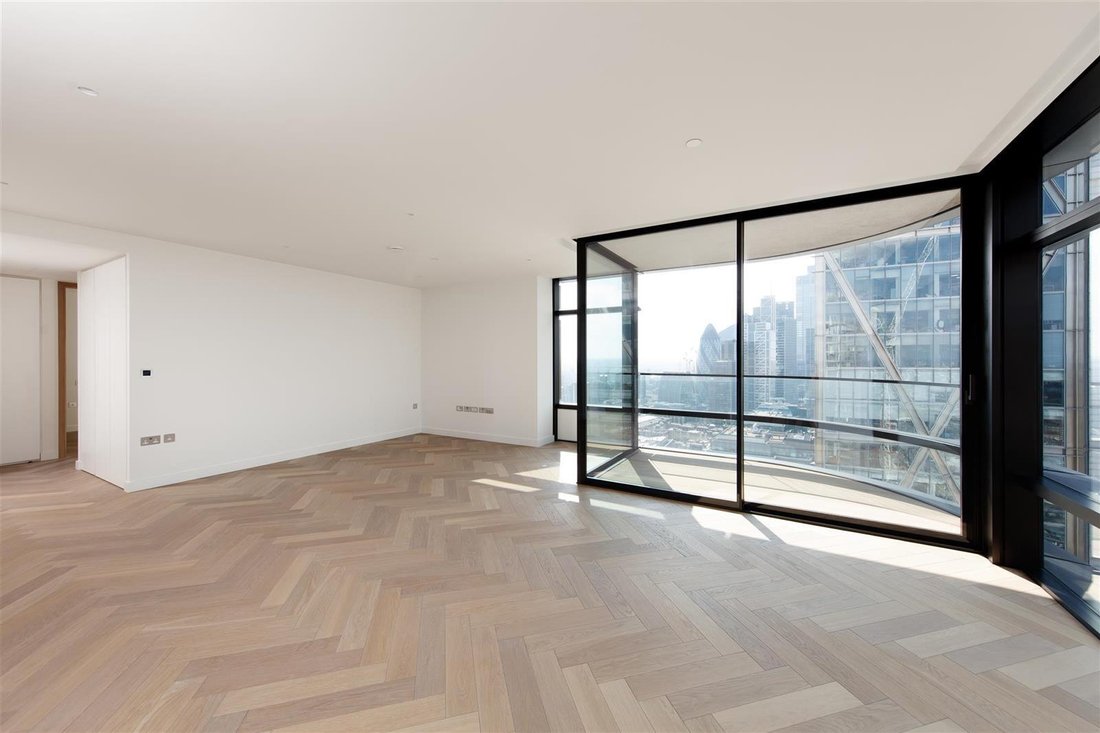 Apartment in EC2, Islington, England 3 - 16741136