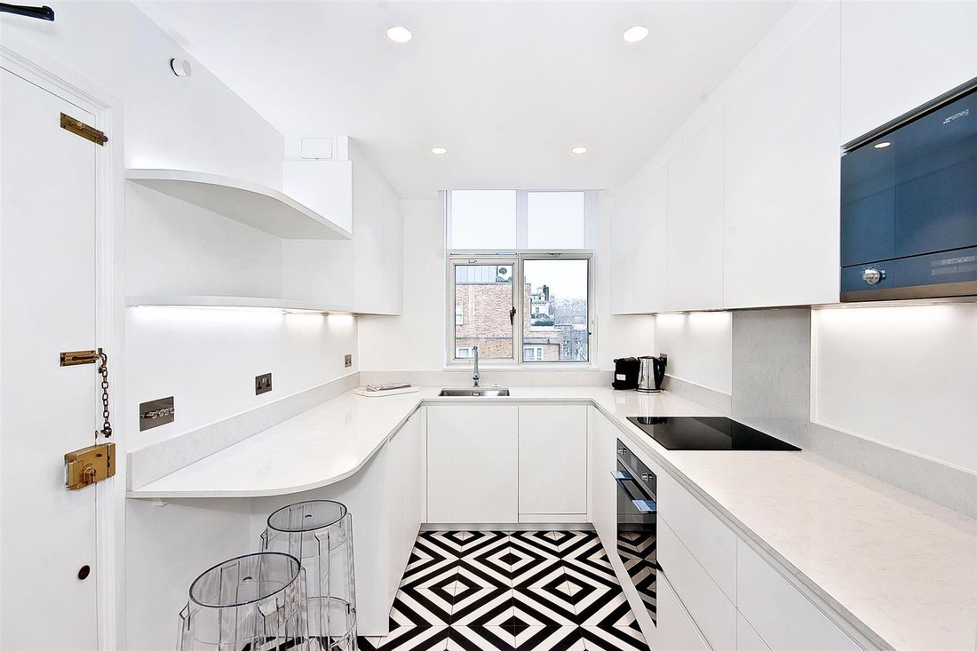 Apartment in Belgravia, Westminster, England 2 - 16741064