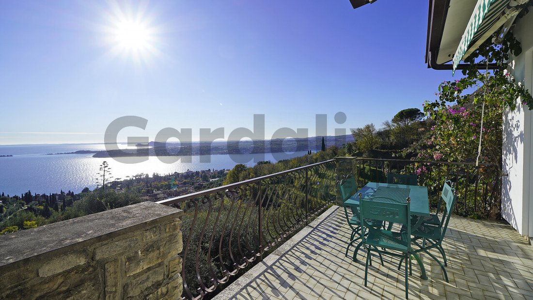 Villa in Gardone Riviera, Lombardy, Italy 1 - 16742957