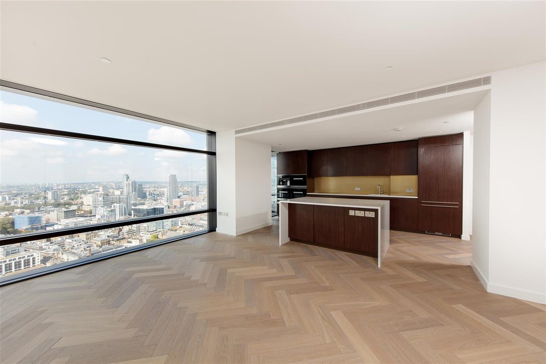 Apartment in EC2, Islington, England 1 - 16741136