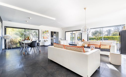 Castle for Sale in Bouliac, Nouvelle-Aquitaine, France