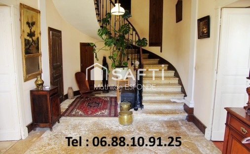 Elegant 18th Century Manor With Towers In The Heart Of Gascony