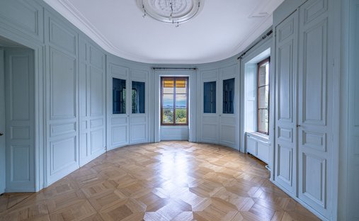 Castle Life At Your Fingertips