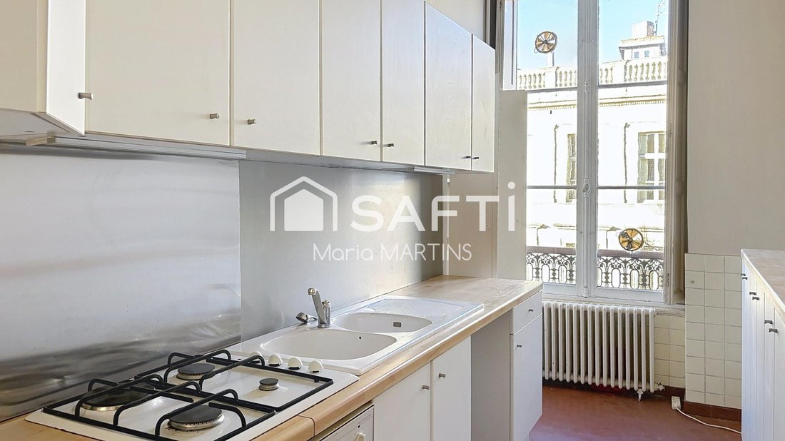 Apartment in Hôtel de Ville-Quinconce-Saint Seurin-Fondaudège, Bordeaux, France 2 - 16740702