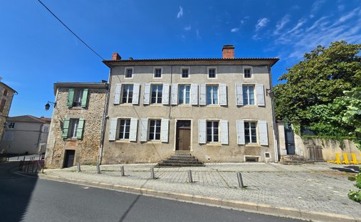 House in Nontron, Nouvelle-Aquitaine, France 1