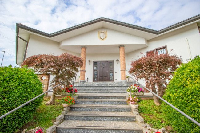 Villa in Santo Stefano Ticino, Lombardy, Italy 3 - 16741389