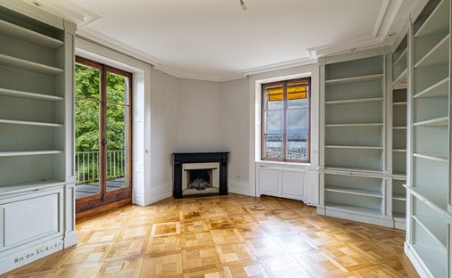 Castle Life At Your Fingertips