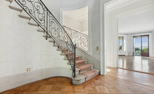 Castle Life At Your Fingertips