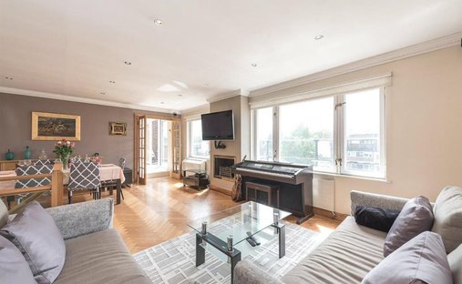 Apartment in Hyde Park, Westminster, England 1
