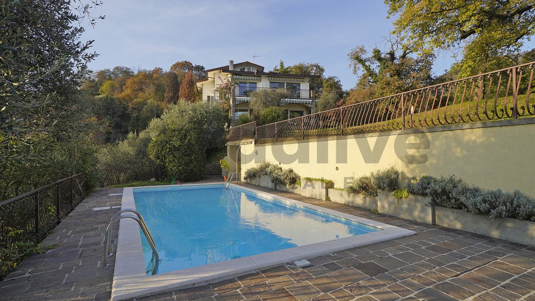 Villa in Gardone Riviera, Lombardy, Italy 2 - 16742957
