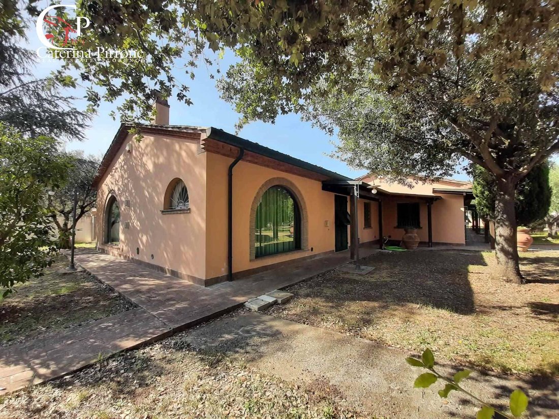 Villa in Cecina Centro, Cecina, Tuscany 1 - 16742522