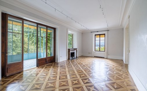 Castle Life At Your Fingertips