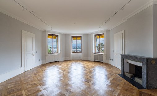 Castle Life At Your Fingertips