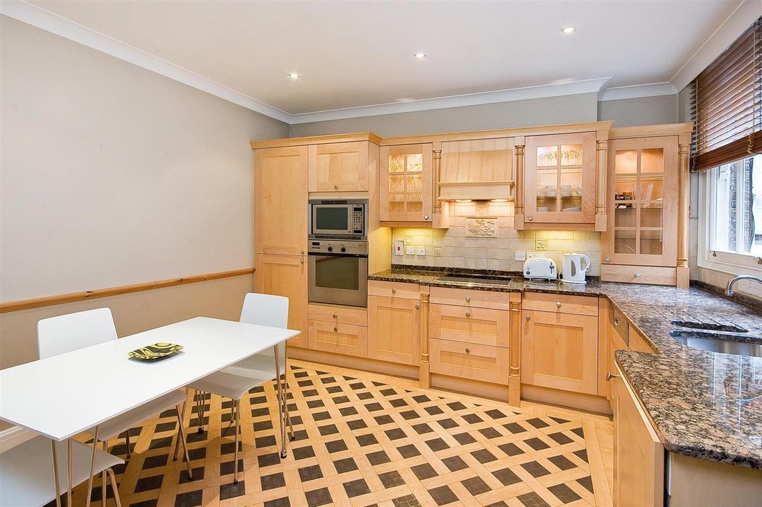 Apartment in Brompton, Kensington And Chelsea, England 2 - 16741115