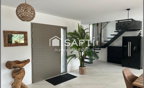 Castle for Sale in Treillières, Pays de la Loire, France