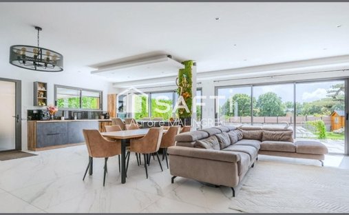 Castle for Sale in Treillières, Pays de la Loire, France - 5