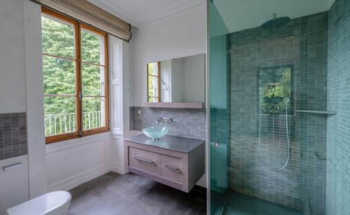 Castle Life At Your Fingertips