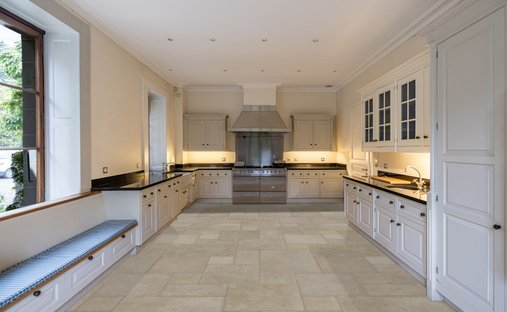 Castle Life At Your Fingertips