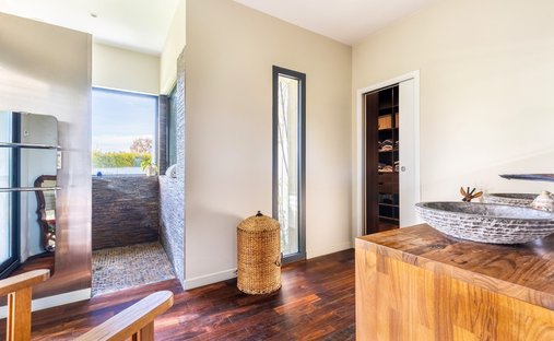 Castle for Sale in Bouliac, Nouvelle-Aquitaine, France