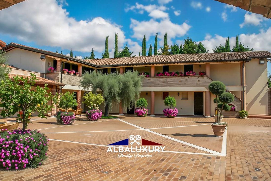 Villa in Bastia Umbra, Umbria, Italy 4 - 15345257