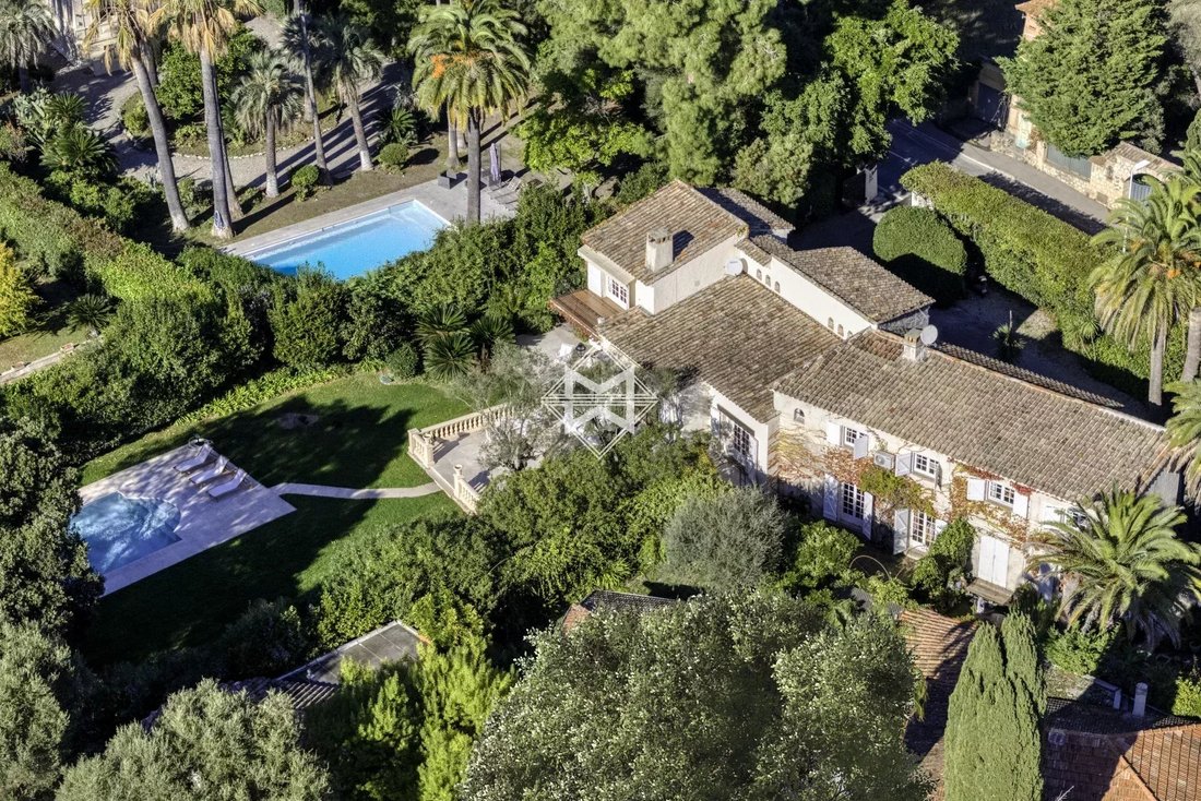 Villa in Antibes, Provence-Alpes-Côte d'Azur, France 2 - 16740125
