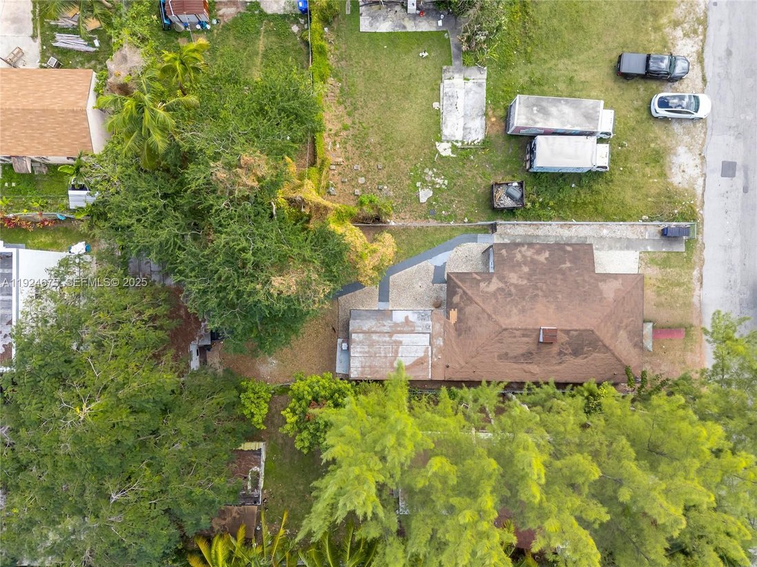 Miami, Florida, United States 4 - 16742447