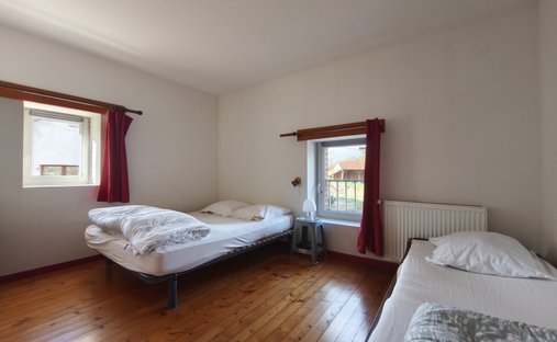 Castle for Sale in Clermont-Ferrand, Auvergne-Rhône-Alpes, France