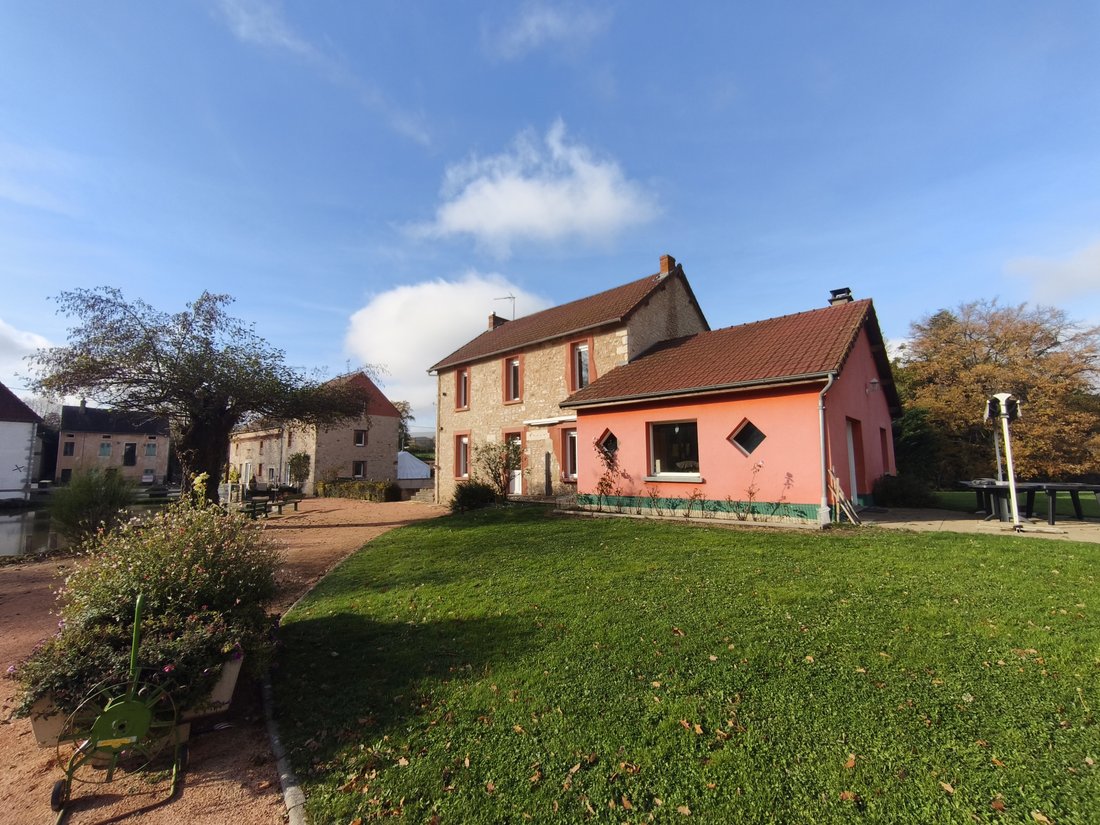 Estate in Clermont-Ferrand, Auvergne-Rhône-Alpes, France 3 - 16741554
