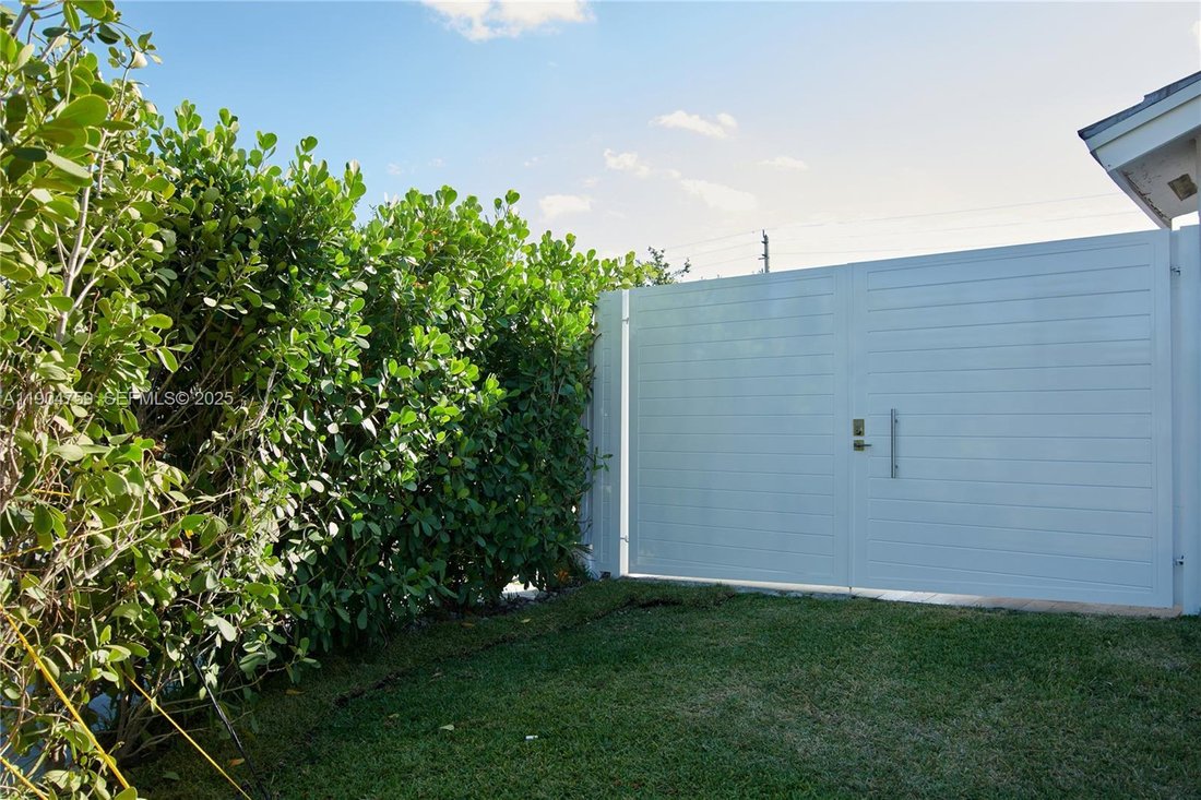 House in Miami, Florida, United States 5 - 16639935