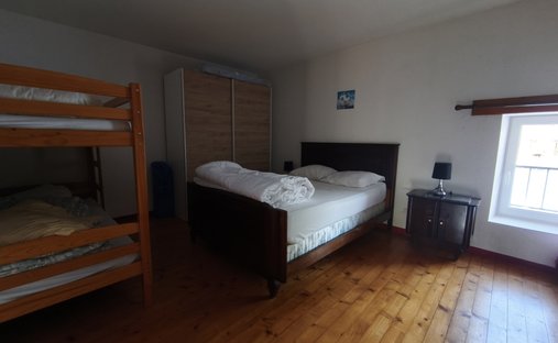 Castle for Sale in Clermont-Ferrand, Auvergne-Rhône-Alpes, France