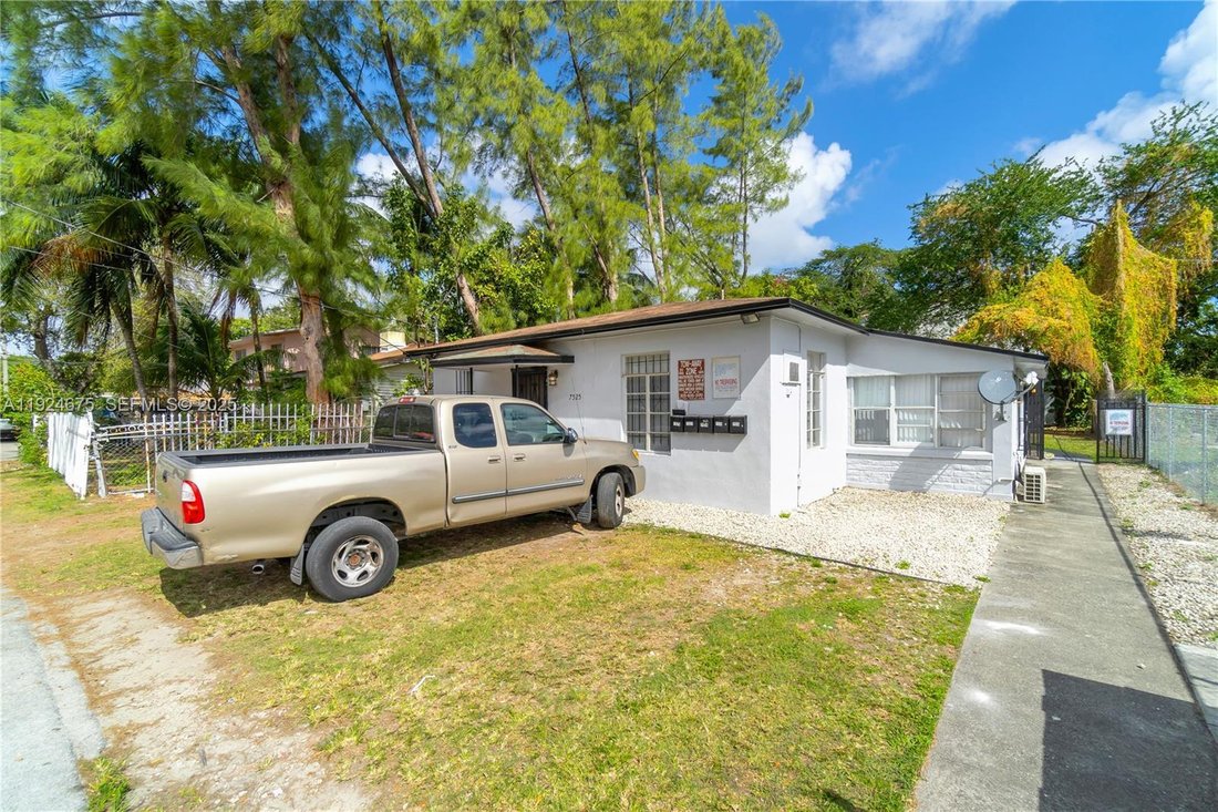 Miami, Florida, United States 3 - 16742447