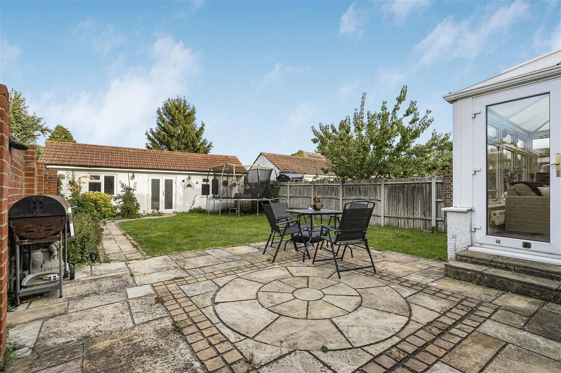 House in Coombe, Royal Borough of Kingston upon Thames, England 2 - 16741080
