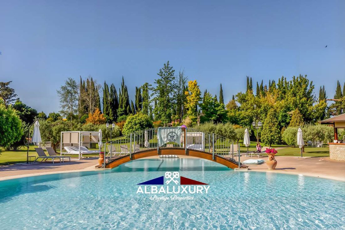 Villa in Bastia Umbra, Umbria, Italy 3 - 15345257