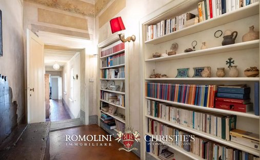 Millennial Castle In The Hills Of Arezzo