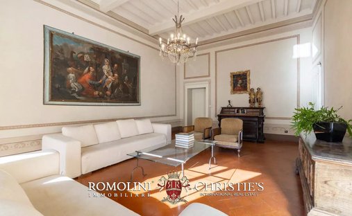 Millennial Castle In The Hills Of Arezzo