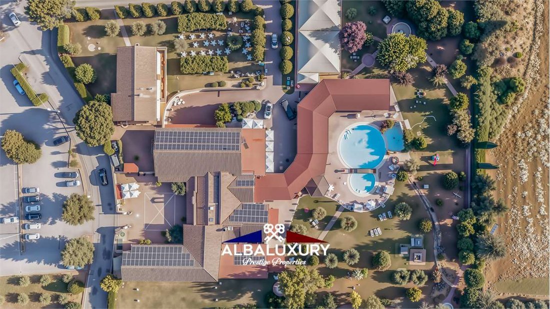 Villa in Bastia Umbra, Umbria, Italy 2 - 15345257