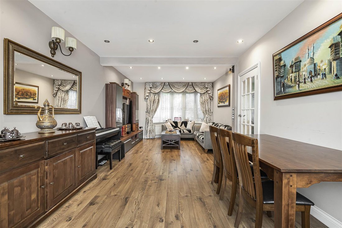 House in Coombe, Royal Borough of Kingston upon Thames, England 3 - 16741080