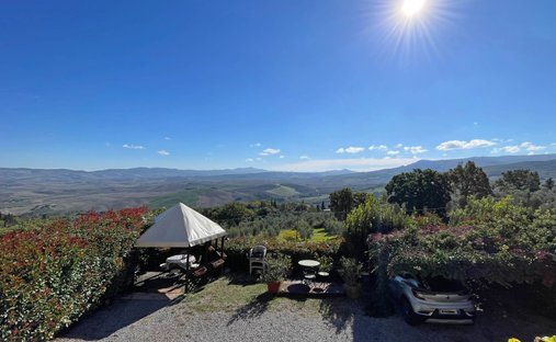Castle for Sale in Castiglione d'Orcia, Tuscany, Italy