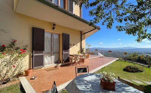 Castle for Sale in Castiglione d'Orcia, Tuscany, Italy