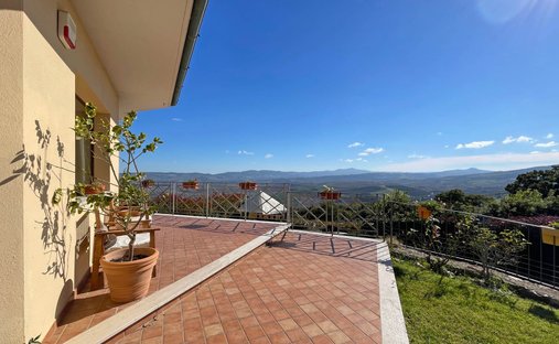 Castle for Sale in Castiglione d'Orcia, Tuscany, Italy