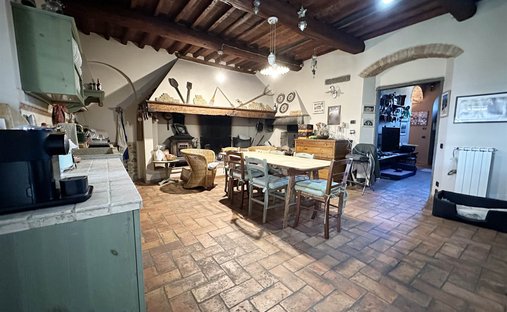 Castle for Sale in Montespertoli, Tuscany, Italy