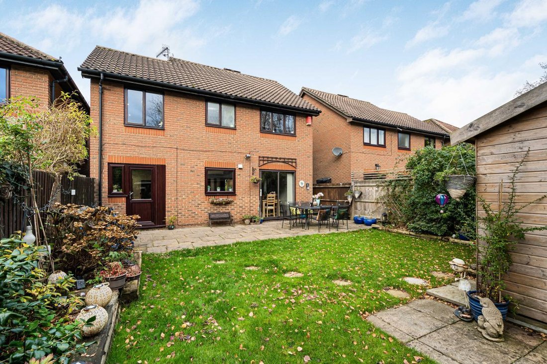 House in Horley, England 3 - 16744264
