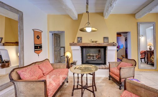 Castle for Sale in Forcalquier, Provence-Alpes-Côte d'Azur, France