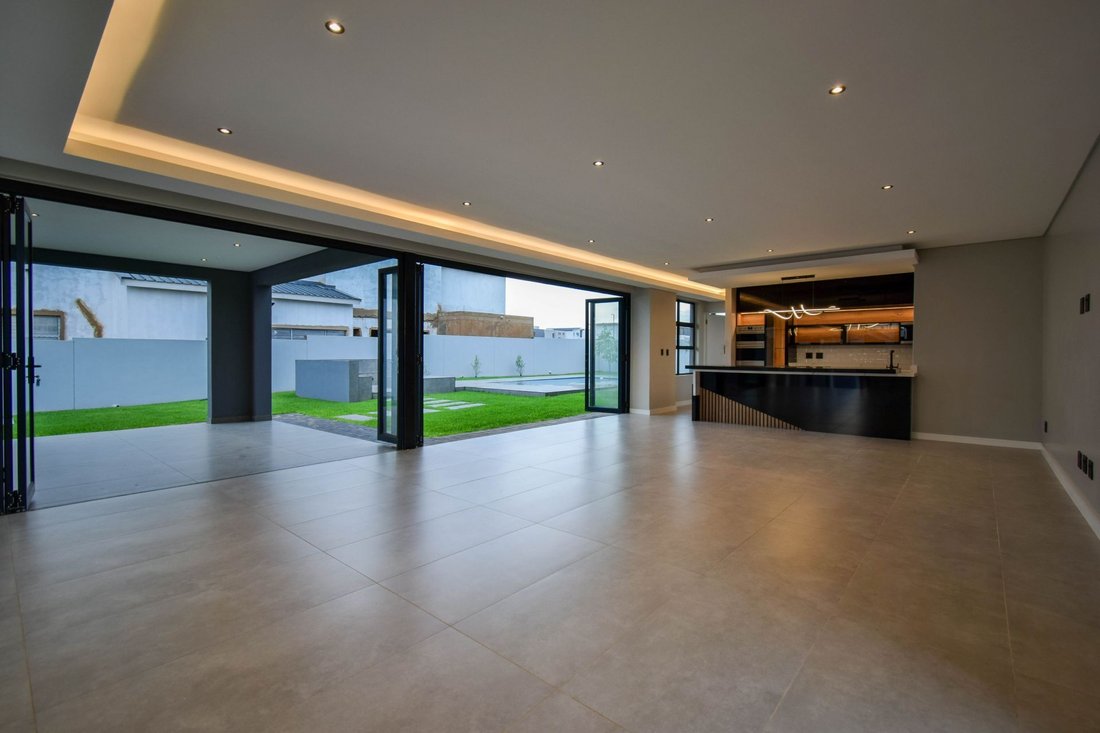 House in Sunderland Ridge AH, Gauteng, South Africa 1 - 16745231