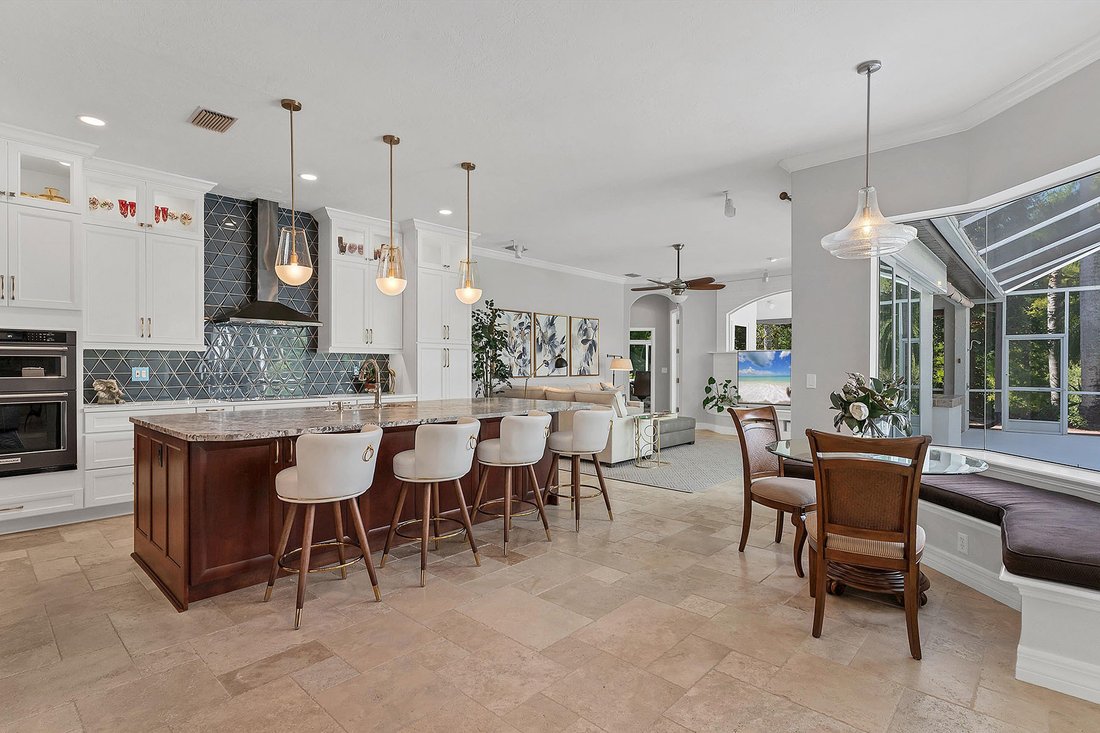 Bradenton, Florida, United States 3 - 16745393