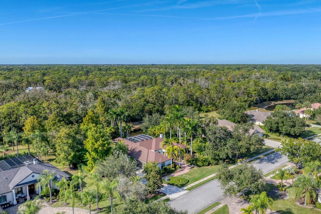 Bradenton, Florida, United States 4 - 16745393